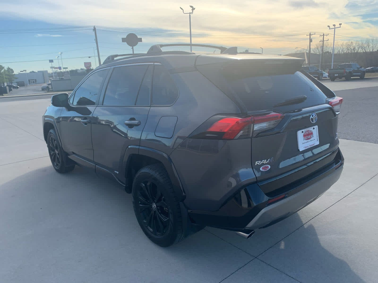 2023 Toyota RAV4 Hybrid SE