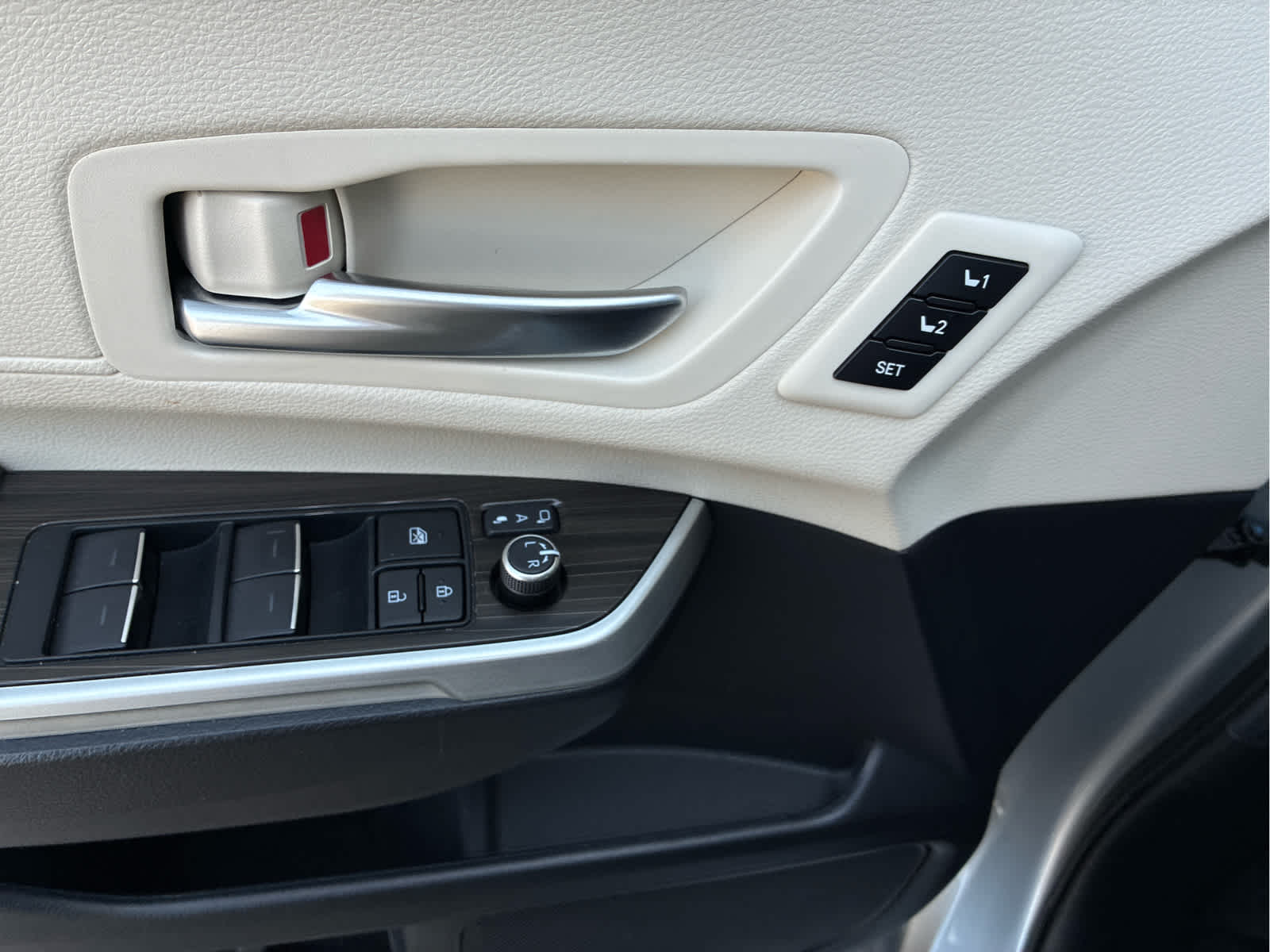 2024 Toyota Sienna Platinum