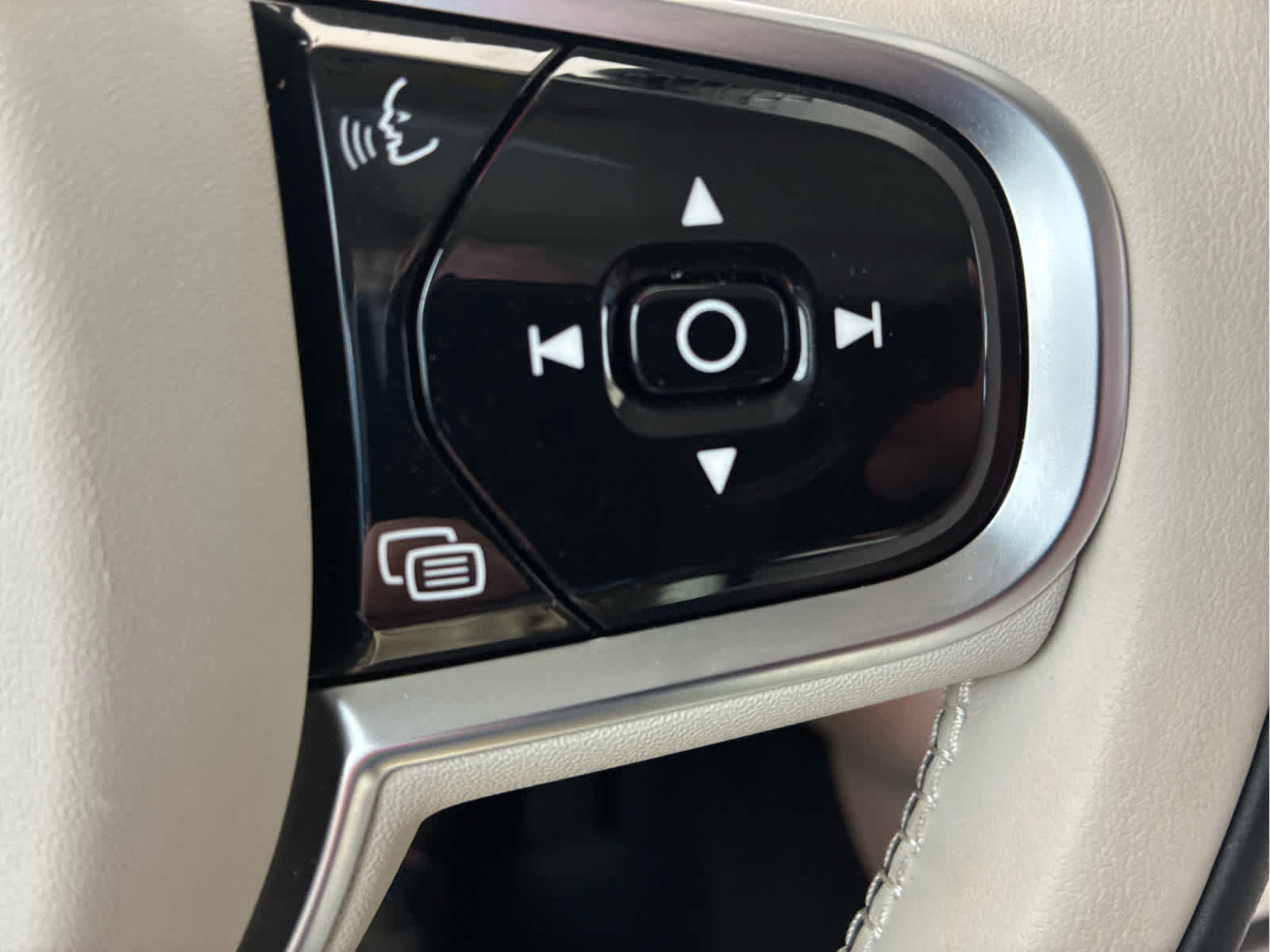 2025 Volvo XC90 Ultra - Photo 10