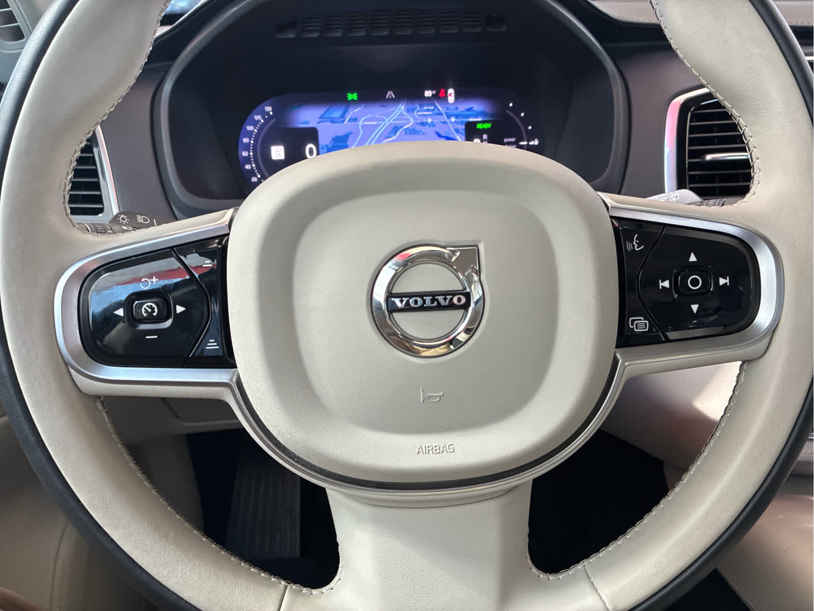 2025 Volvo XC90 Ultra - Photo 11