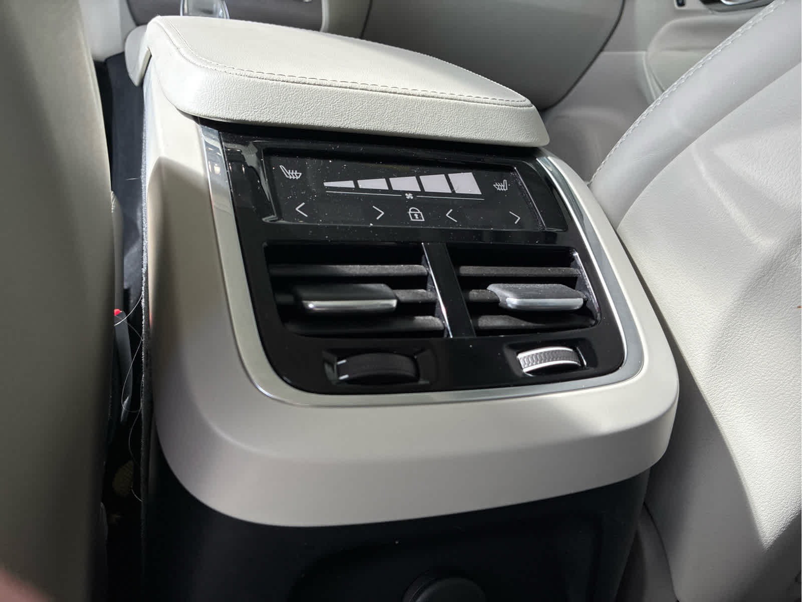 2025 Volvo XC90 Ultra - Photo 21