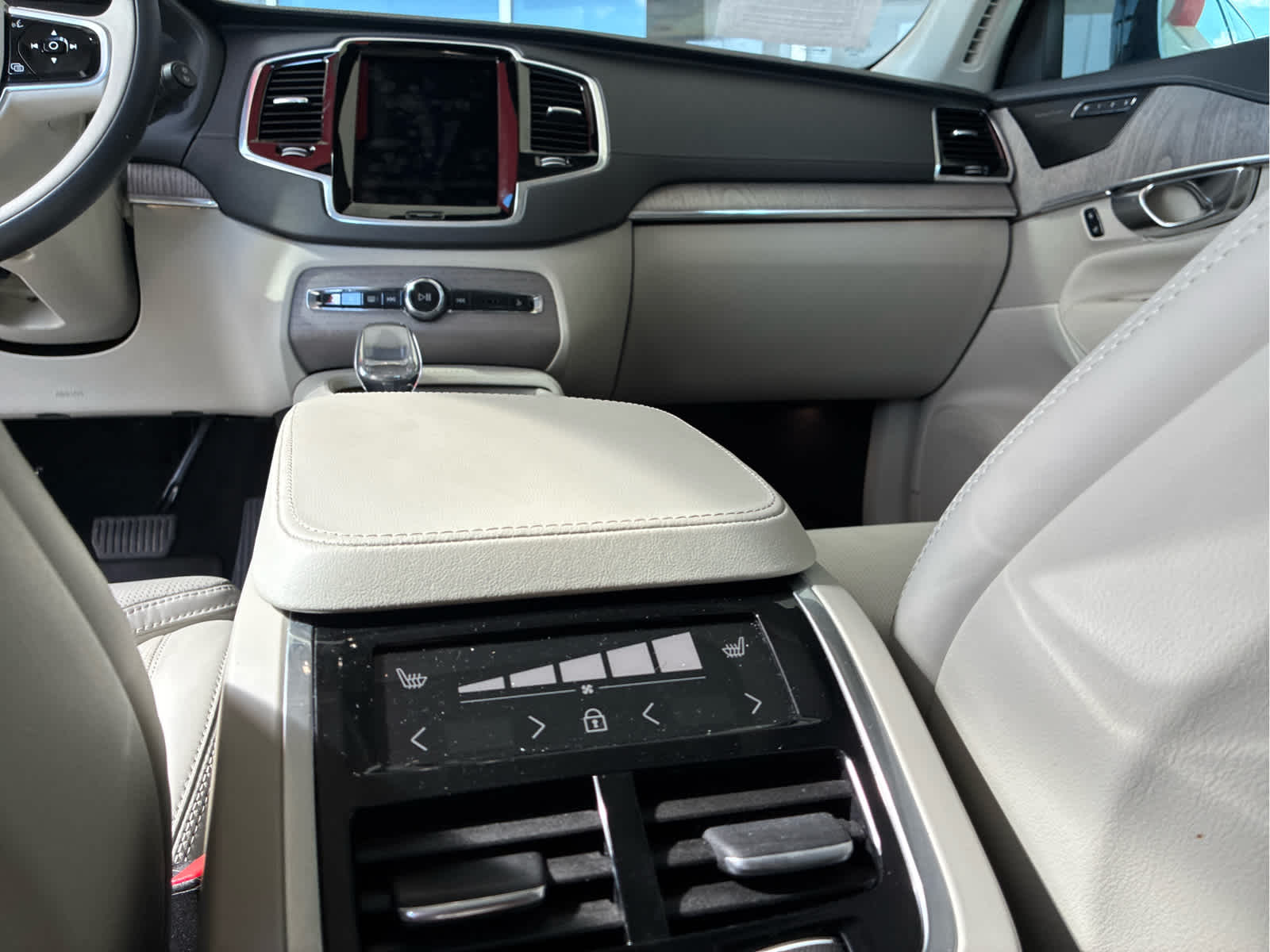 2025 Volvo XC90 Ultra - Photo 22