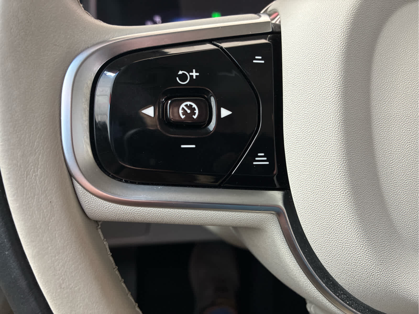 2025 Volvo XC90 Ultra - Photo 9