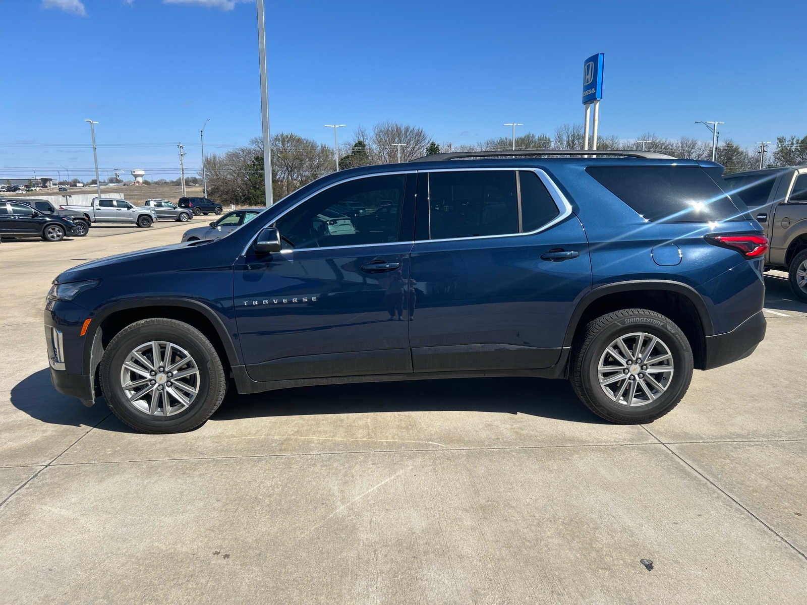 2023 Chevrolet Traverse LT Leather